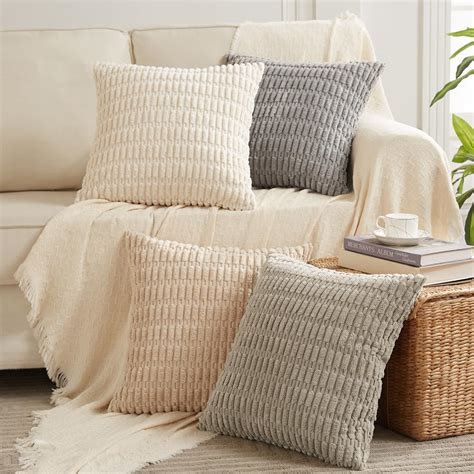 housse de coussin chanel|Housses de coussin pour le lit tendance .